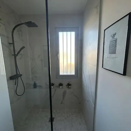 Logement Entier 2 Piscine, Terrasse Parking Appartement *